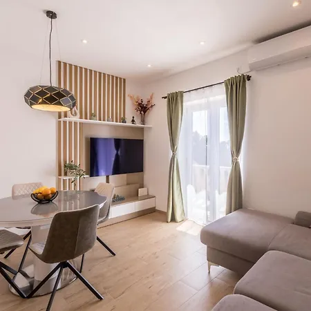 Adriatic Island Sea View Apartment Bol
