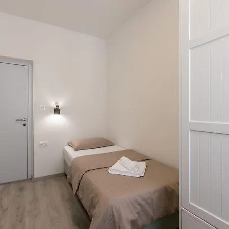 Adriatic Island Sea View Apartment Bol