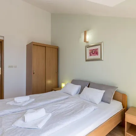 Adriatic Island Sea View Apartment *