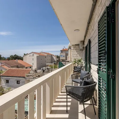 Adriatic Island Sea View Apartment Bol